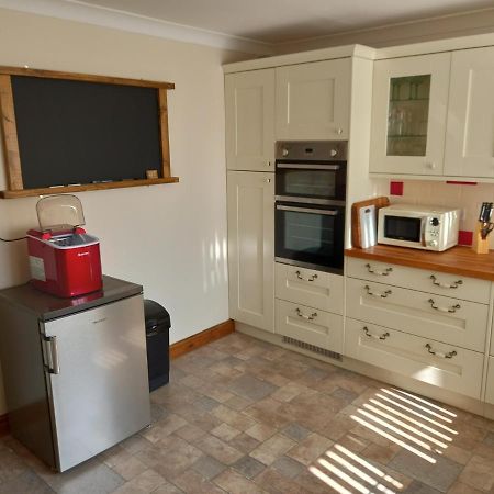Pet Friendly Beautiful Detached Cottage Close To Spurn Point, Easington And Withersea Kingston upon Hull Exterior photo
